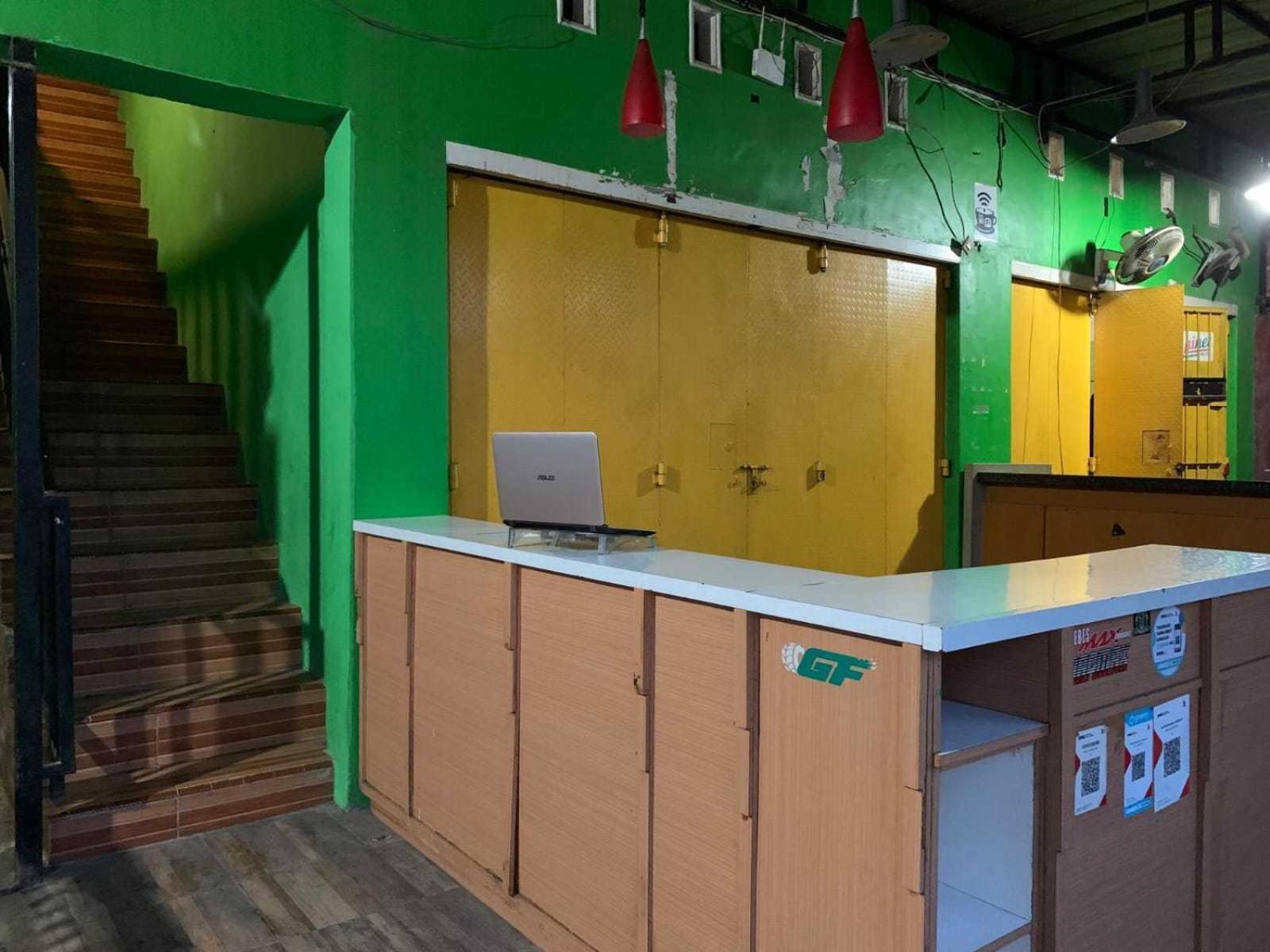 Oyo 93165 Nur Syariah Hotel 2*